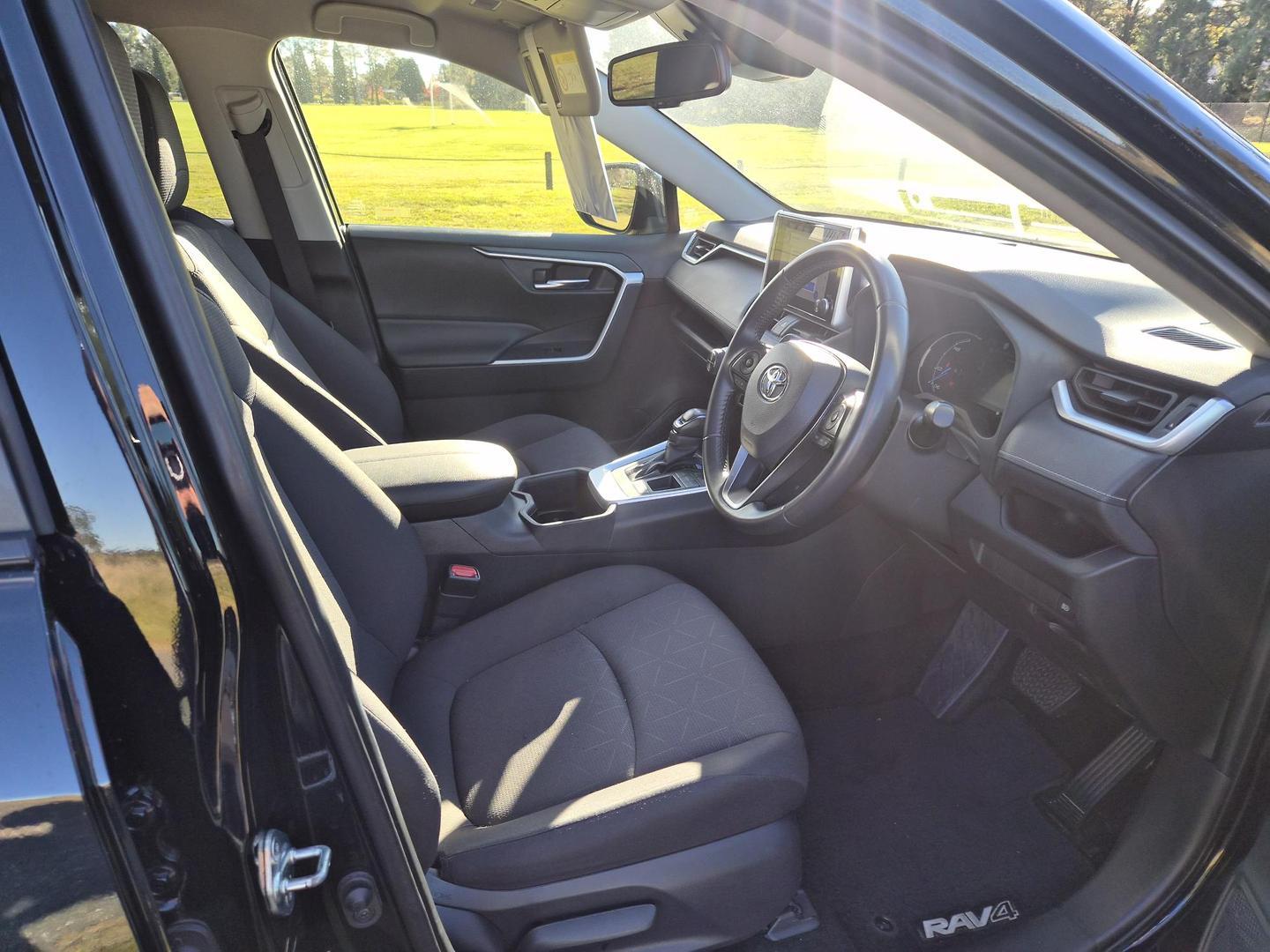2023 Toyota RAV4 GXL in Black