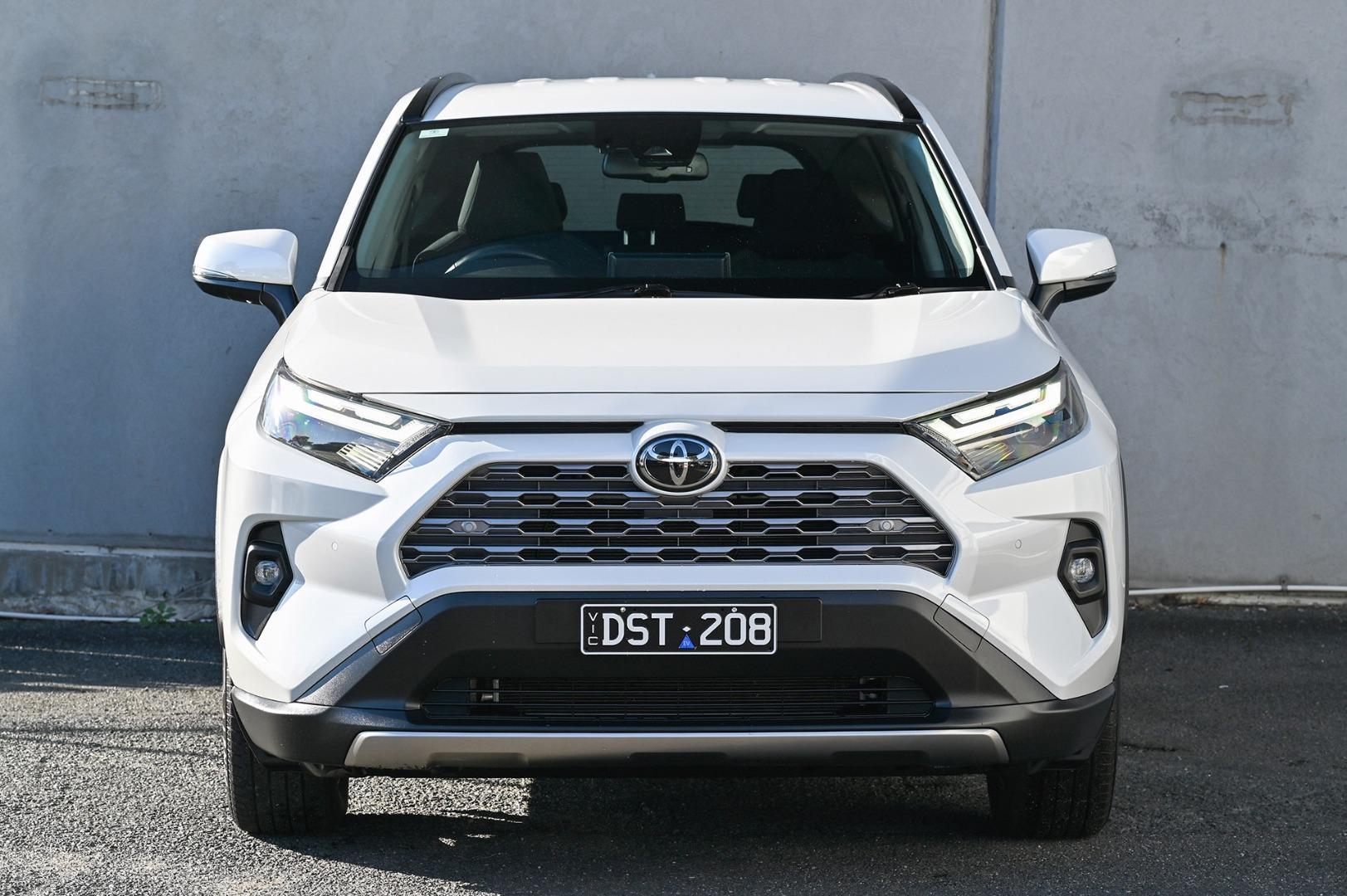 2024 Toyota RAV4 GXL in White
