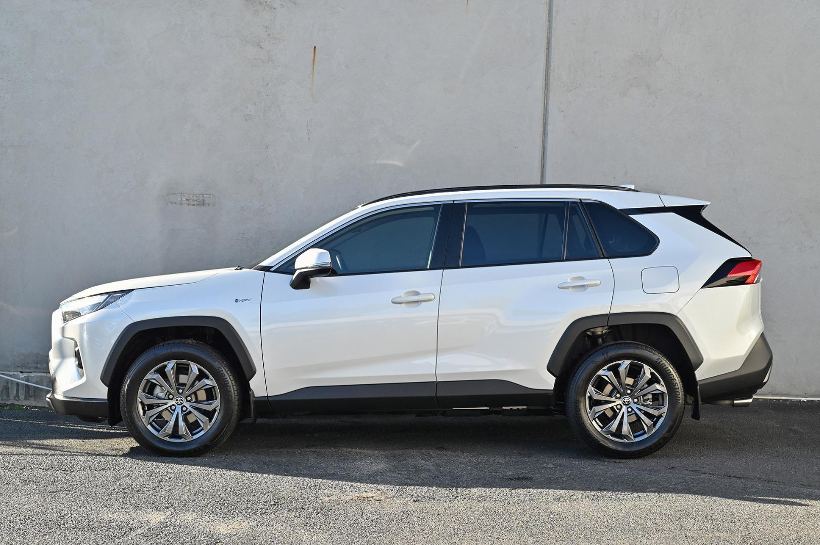 2024 Toyota RAV4 GXL in White