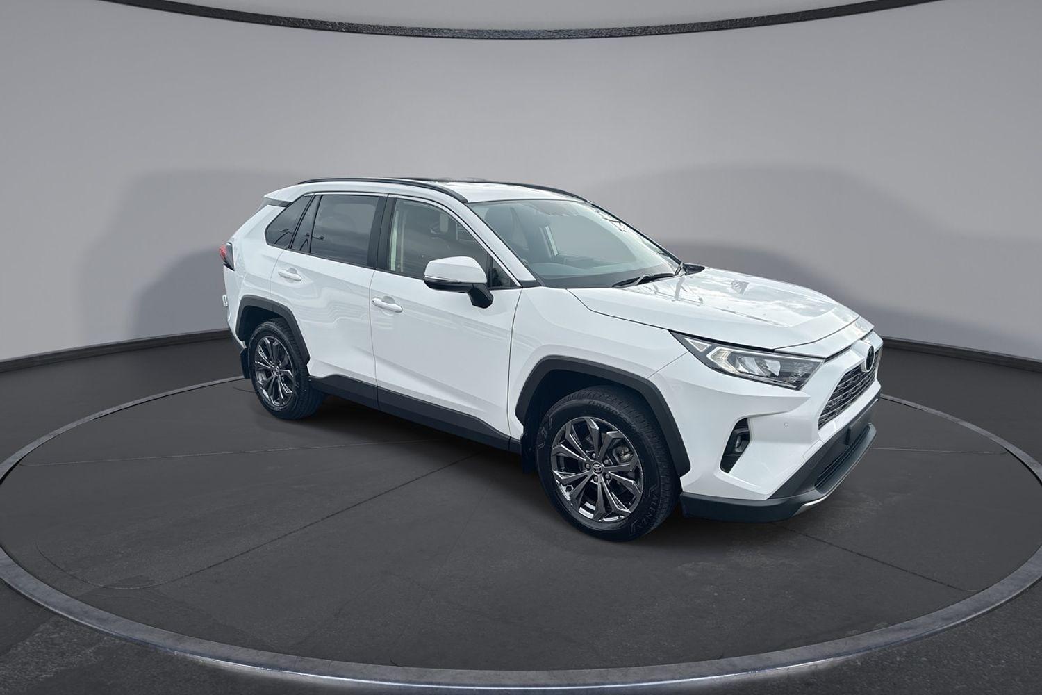 2024 Toyota RAV4 GXL in White