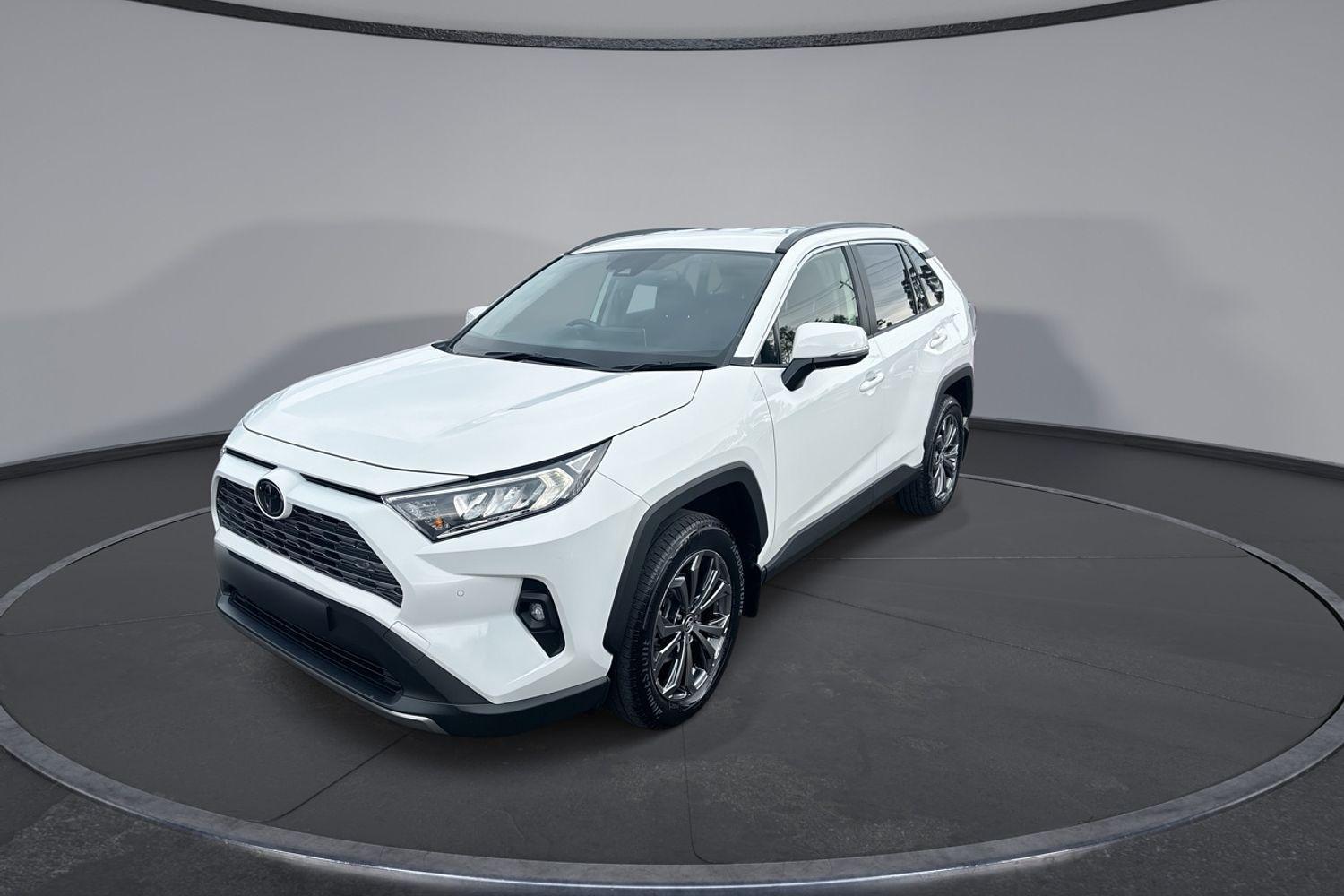 2024 Toyota RAV4 GXL in White