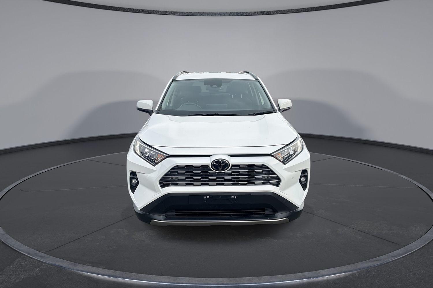 2024 Toyota RAV4 GXL in White