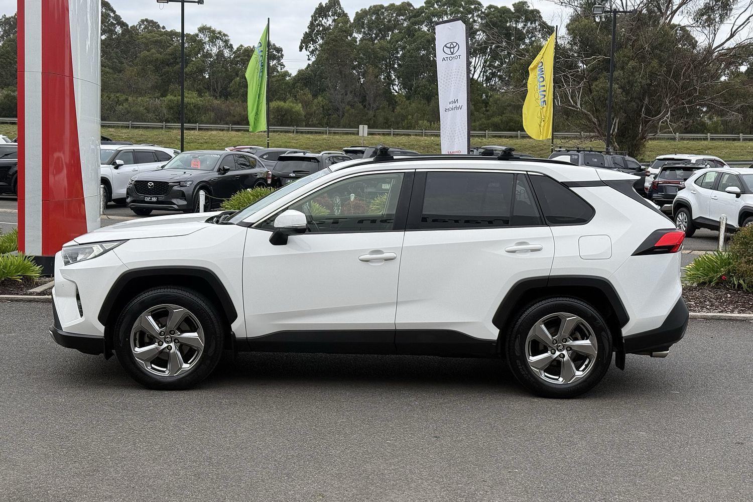 2021 Toyota RAV4 GXL-2WD in White