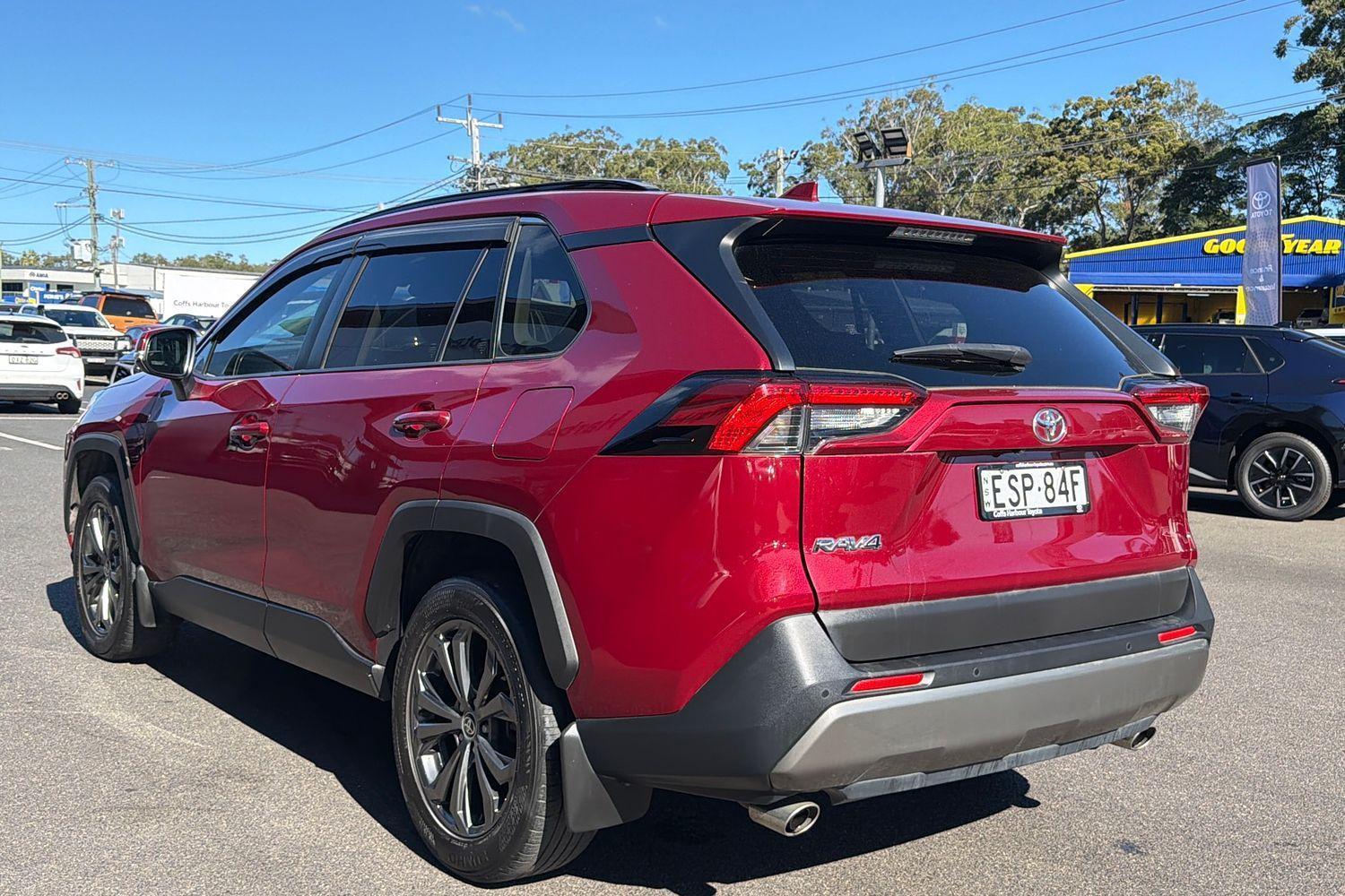 2022 Toyota RAV4 GXL-2WD in Red