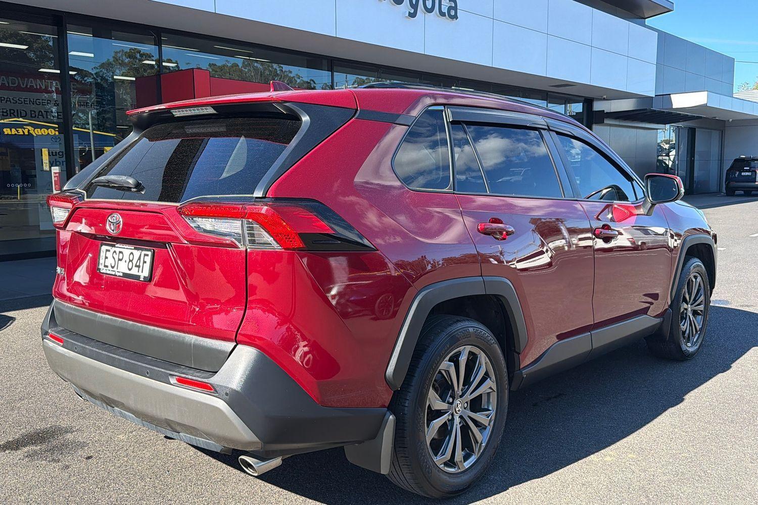 2022 Toyota RAV4 GXL-2WD in Red