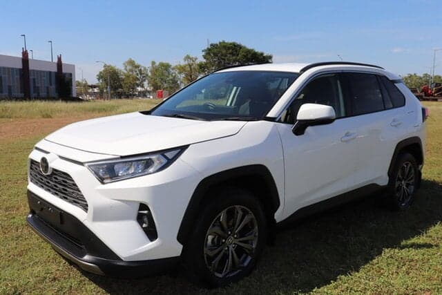 2024 Toyota RAV4 GXL in White