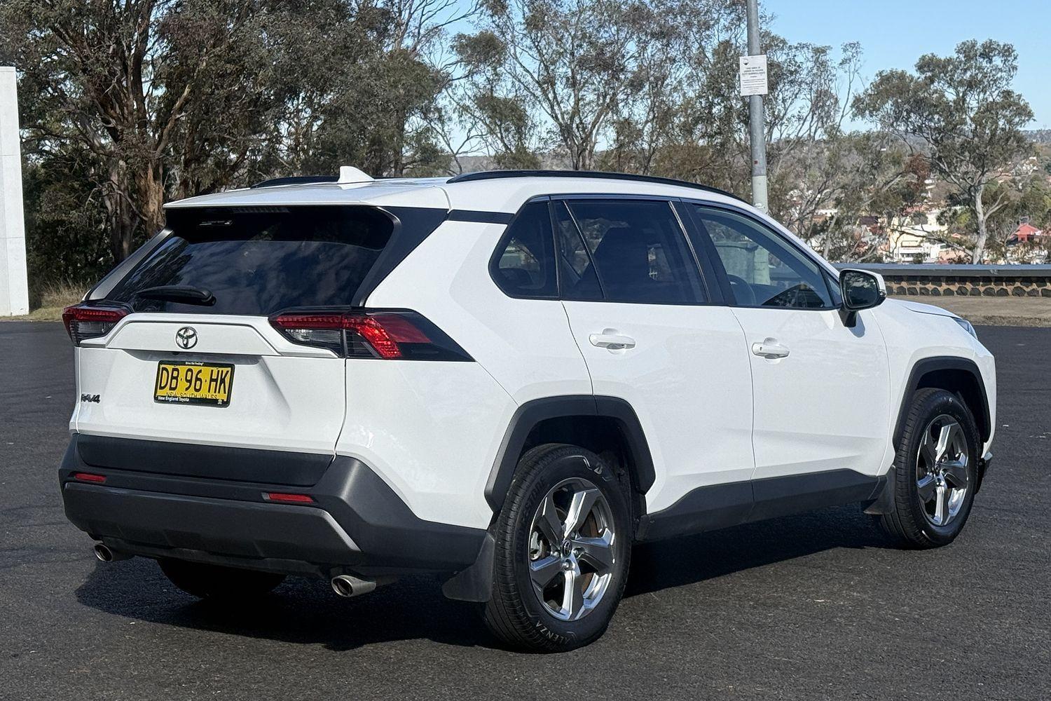2021 Toyota RAV4 GXL in White