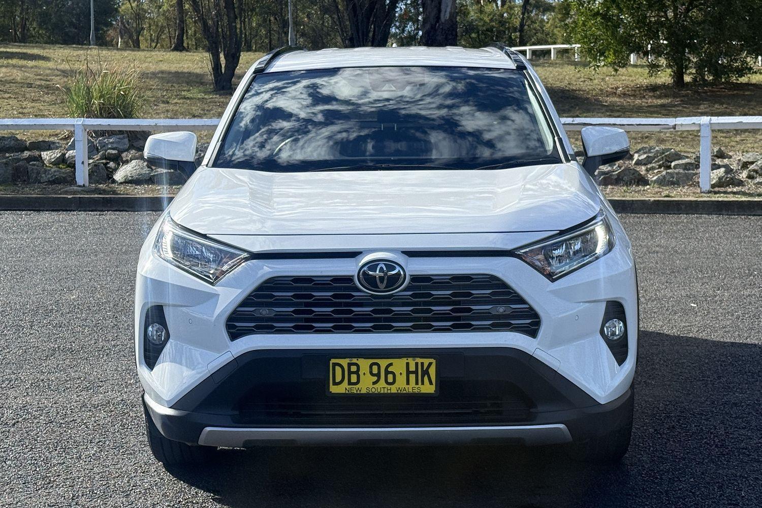 2021 Toyota RAV4 GXL in White