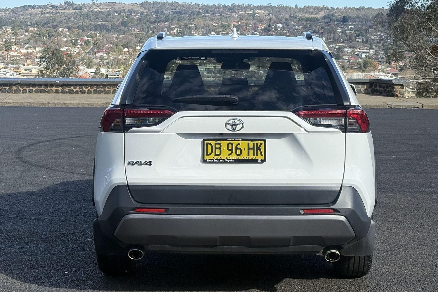 2021 Toyota RAV4 GXL in White