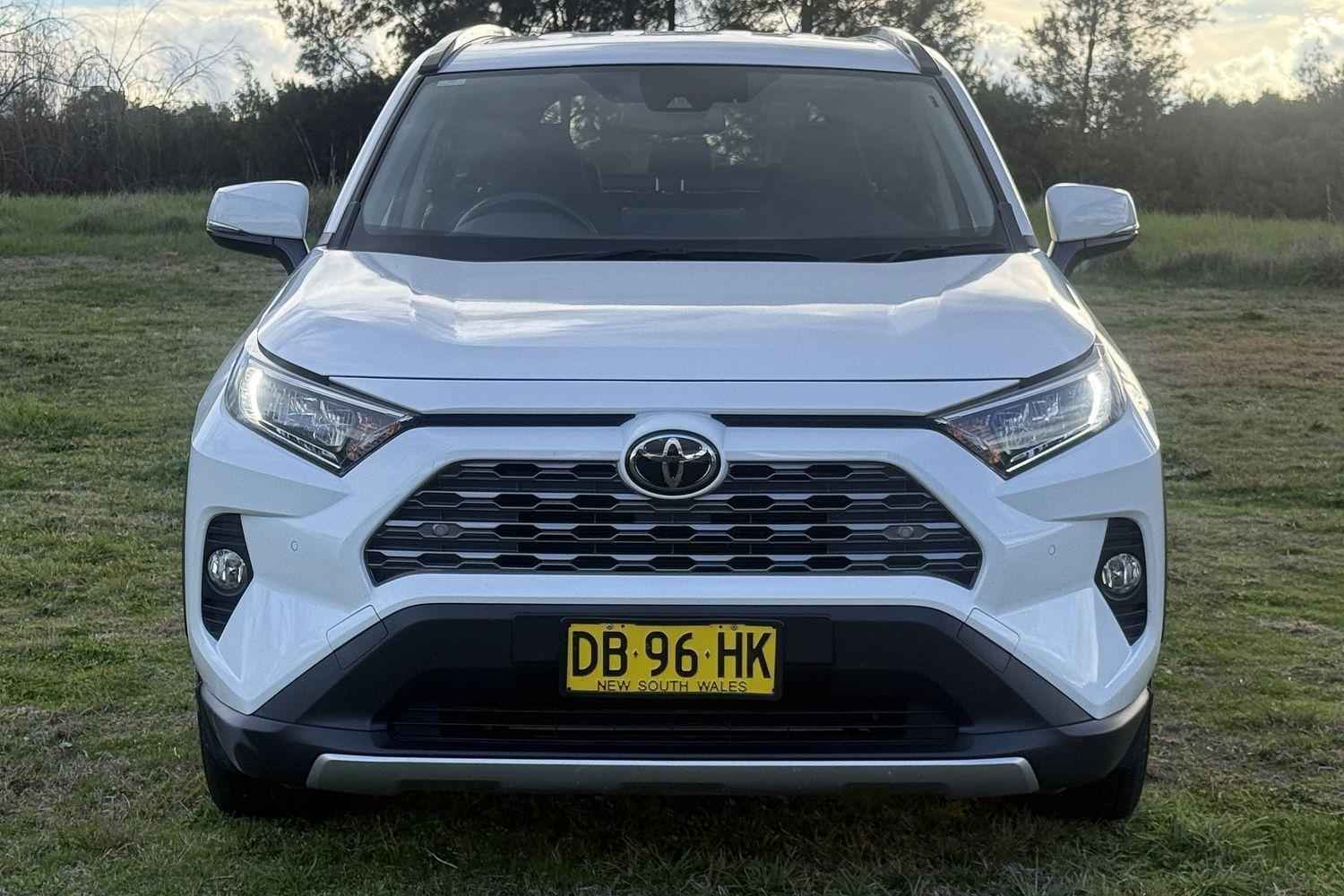 2021 Toyota RAV4 GXL in White