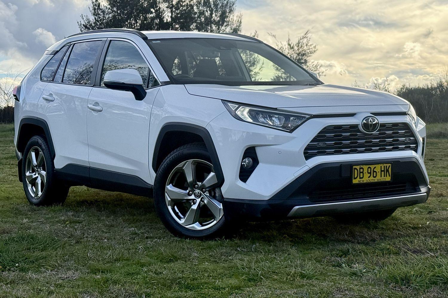 2021 Toyota RAV4 GXL in White