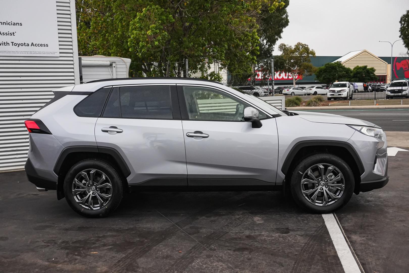 2024 Toyota RAV4 GXL in Silver