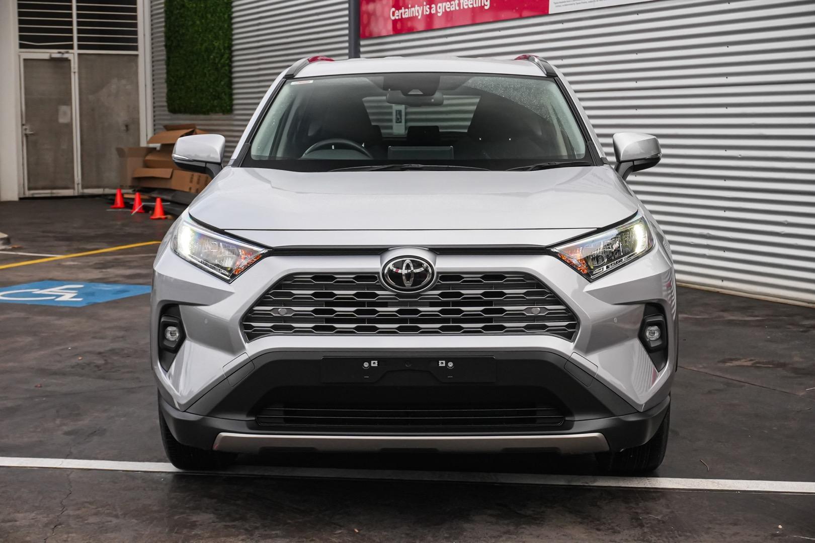 2024 Toyota RAV4 GXL in Silver