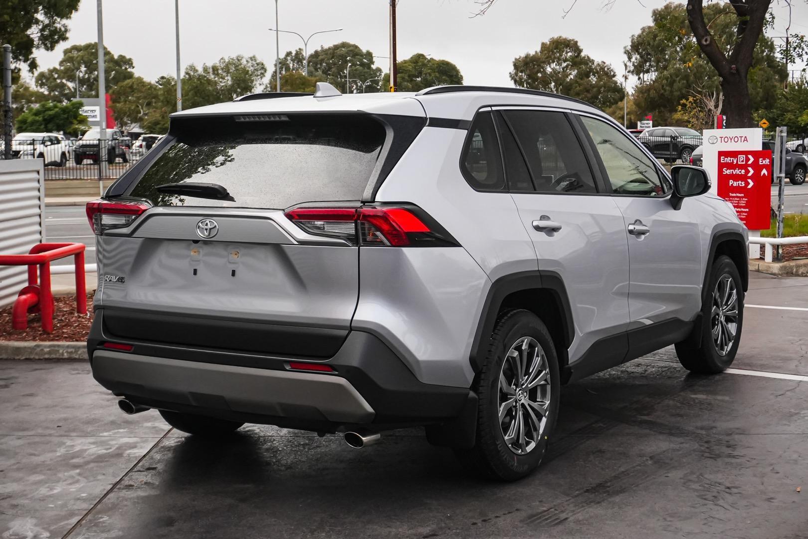 2024 Toyota RAV4 GXL in Silver