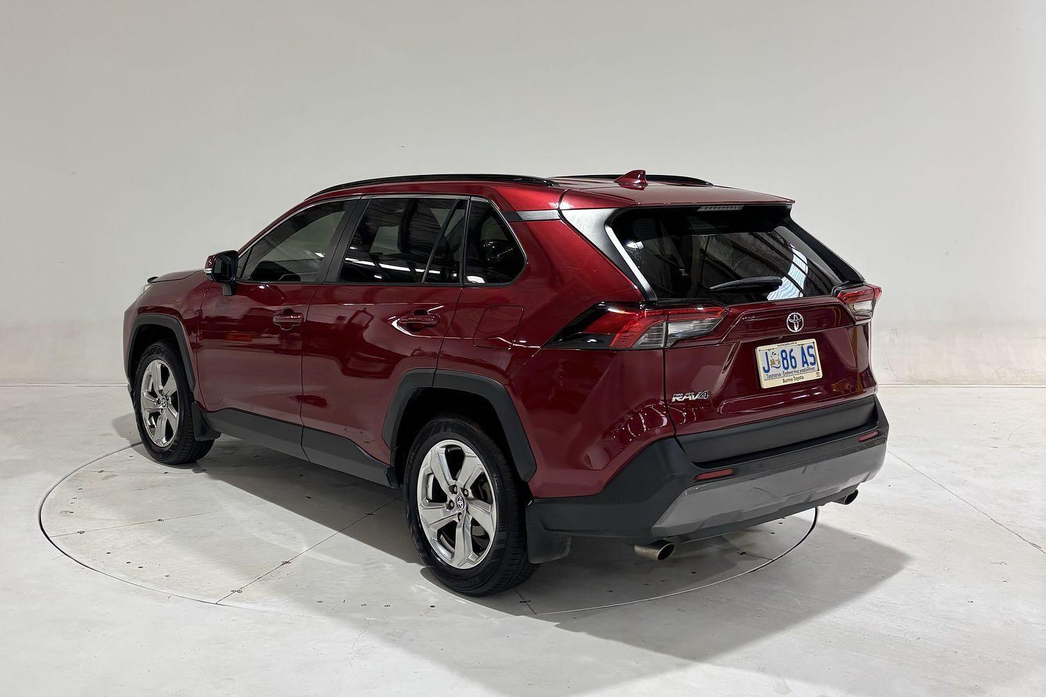 2020 Toyota RAV4 GXL-2WD in Red
