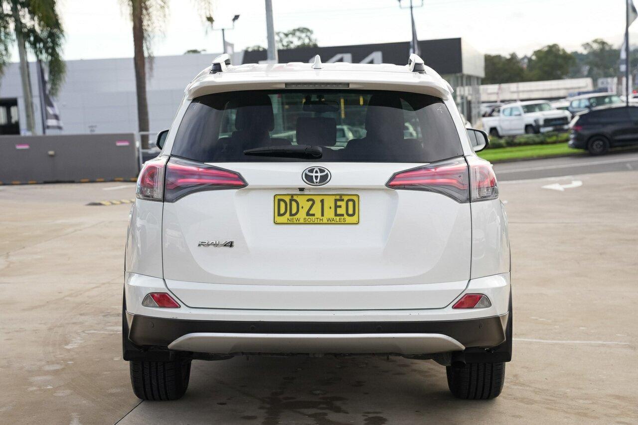 2016 Toyota RAV4 GXL-2WD in White