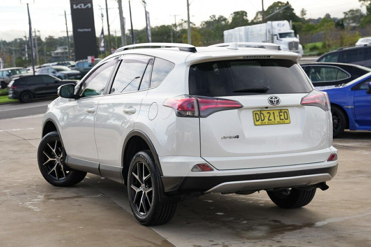 2016 Toyota RAV4 GXL-2WD in White