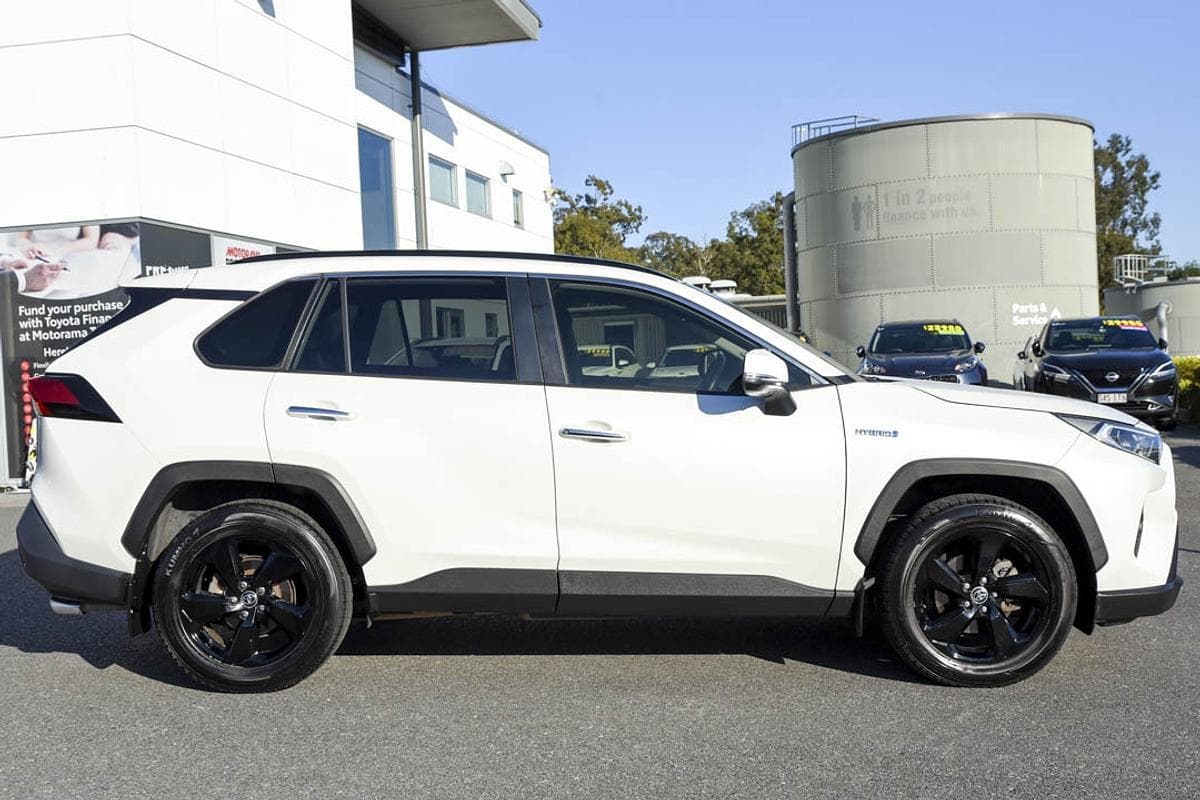 2019 Toyota RAV4 Cruiser 2WD in White