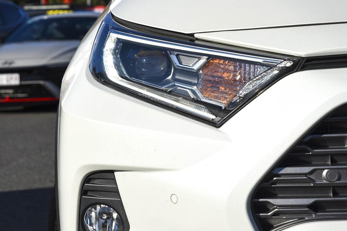 2019 Toyota RAV4 Cruiser 2WD in White