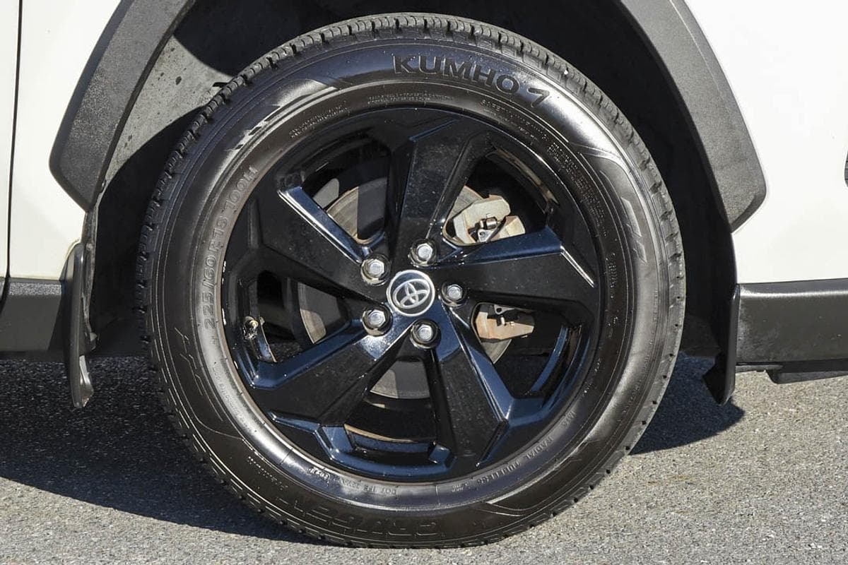 2019 Toyota RAV4 Cruiser 2WD in White