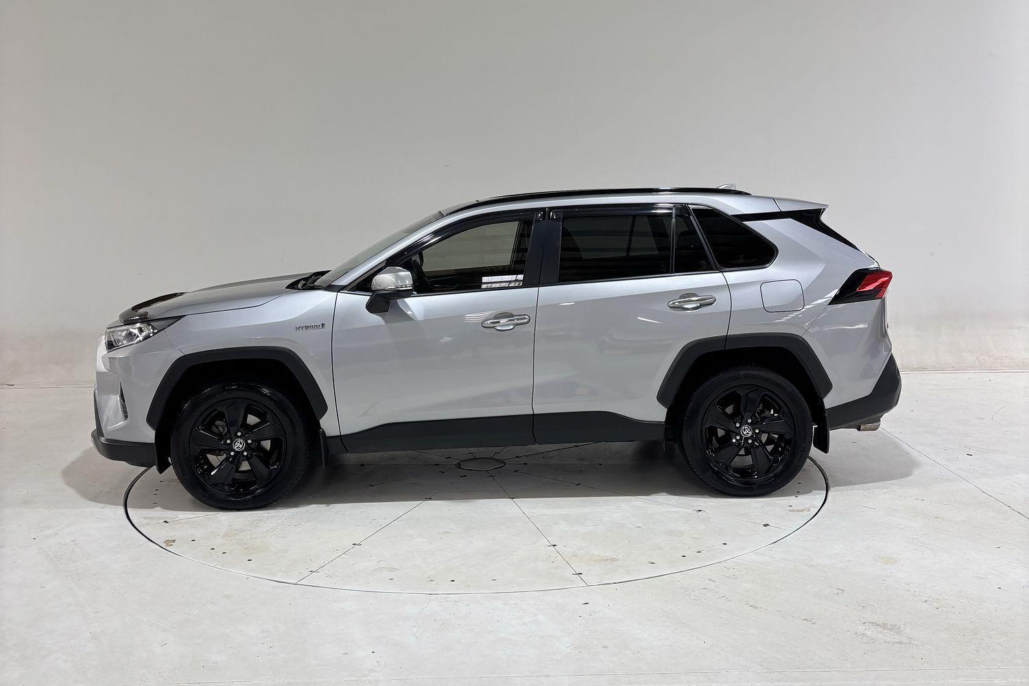 2021 Toyota RAV4 Cruiser 2WD in Silver