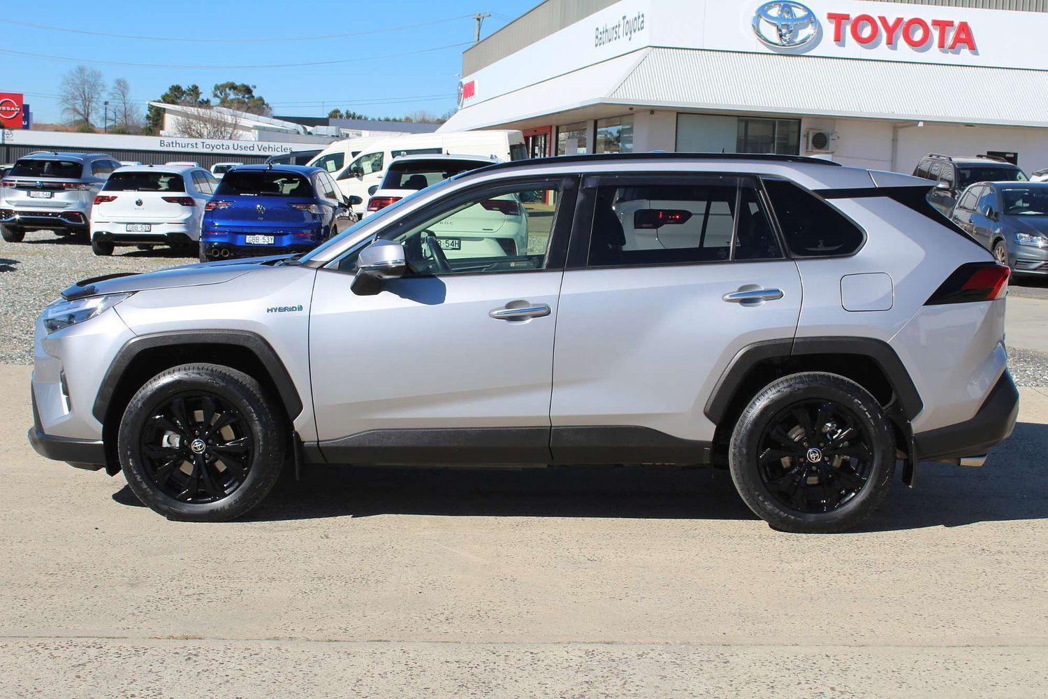 2022 Toyota RAV4 Cruiser 2WD in Silver