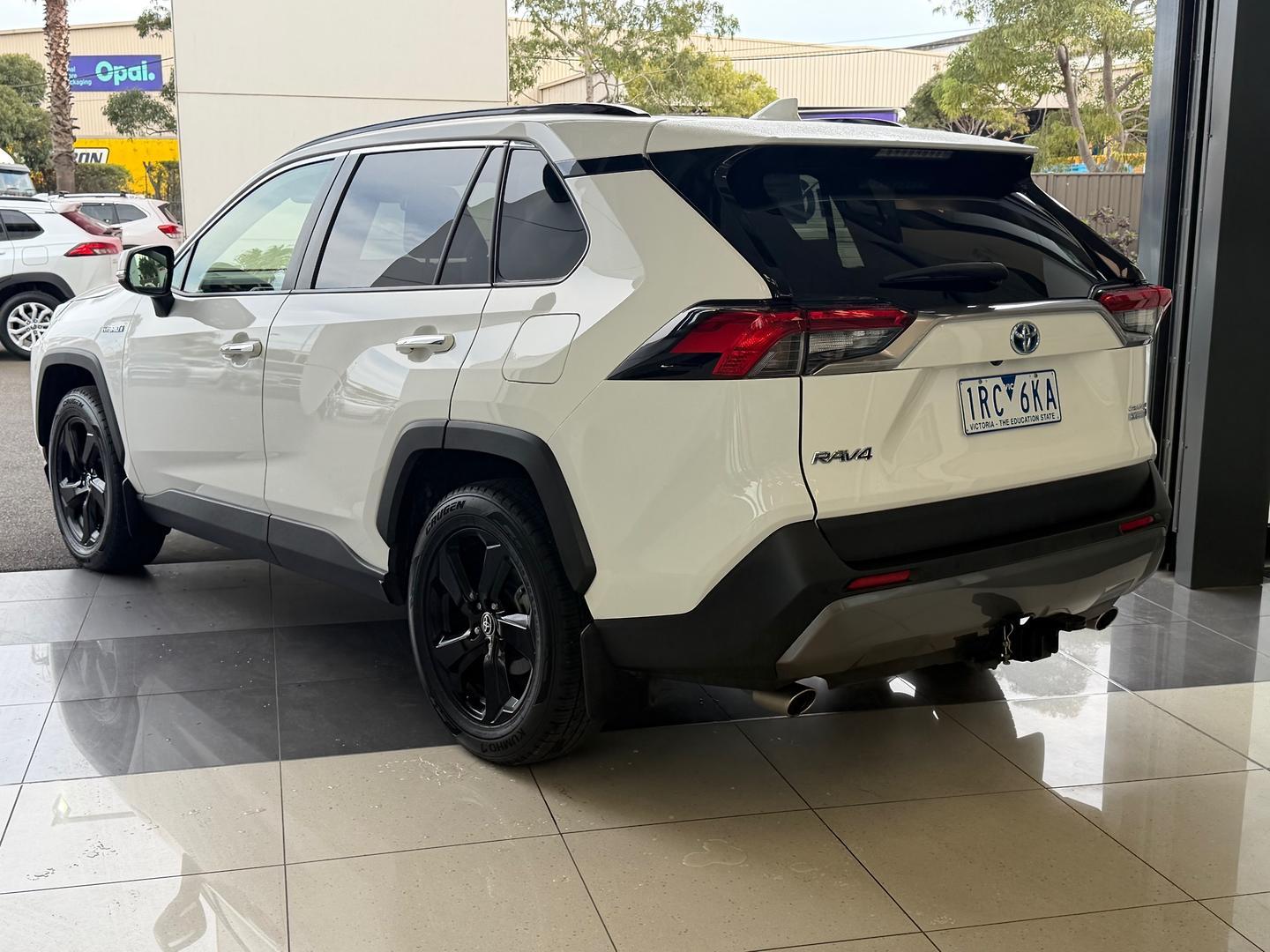 2019 Toyota RAV4 Cruiser 2WD in White