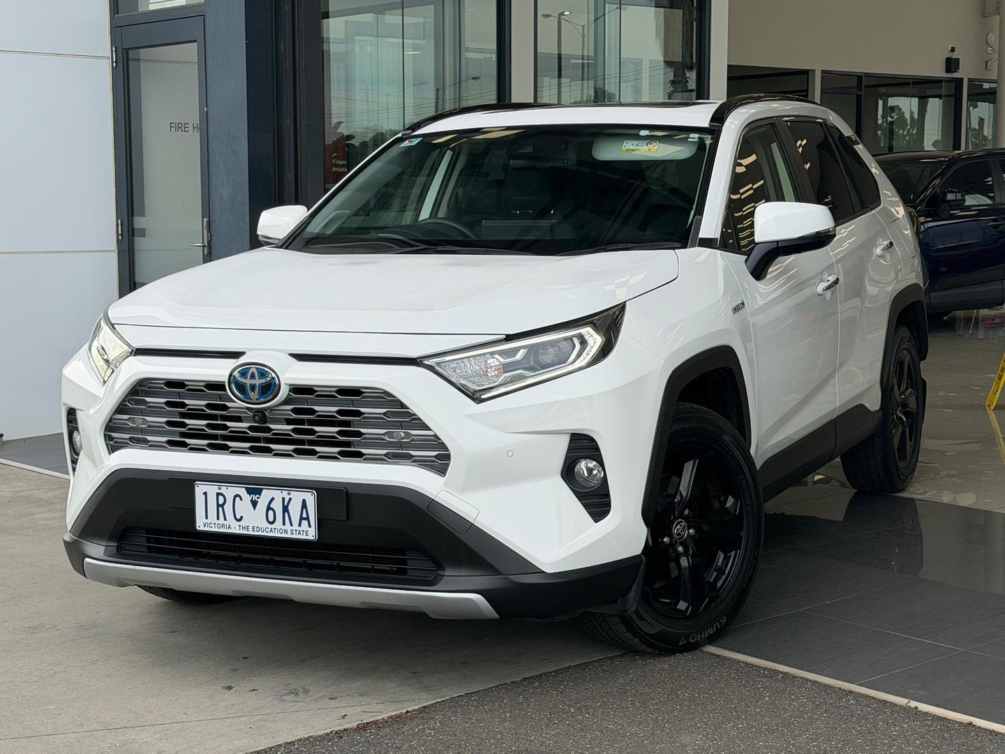 2019 Toyota RAV4 Cruiser 2WD in White