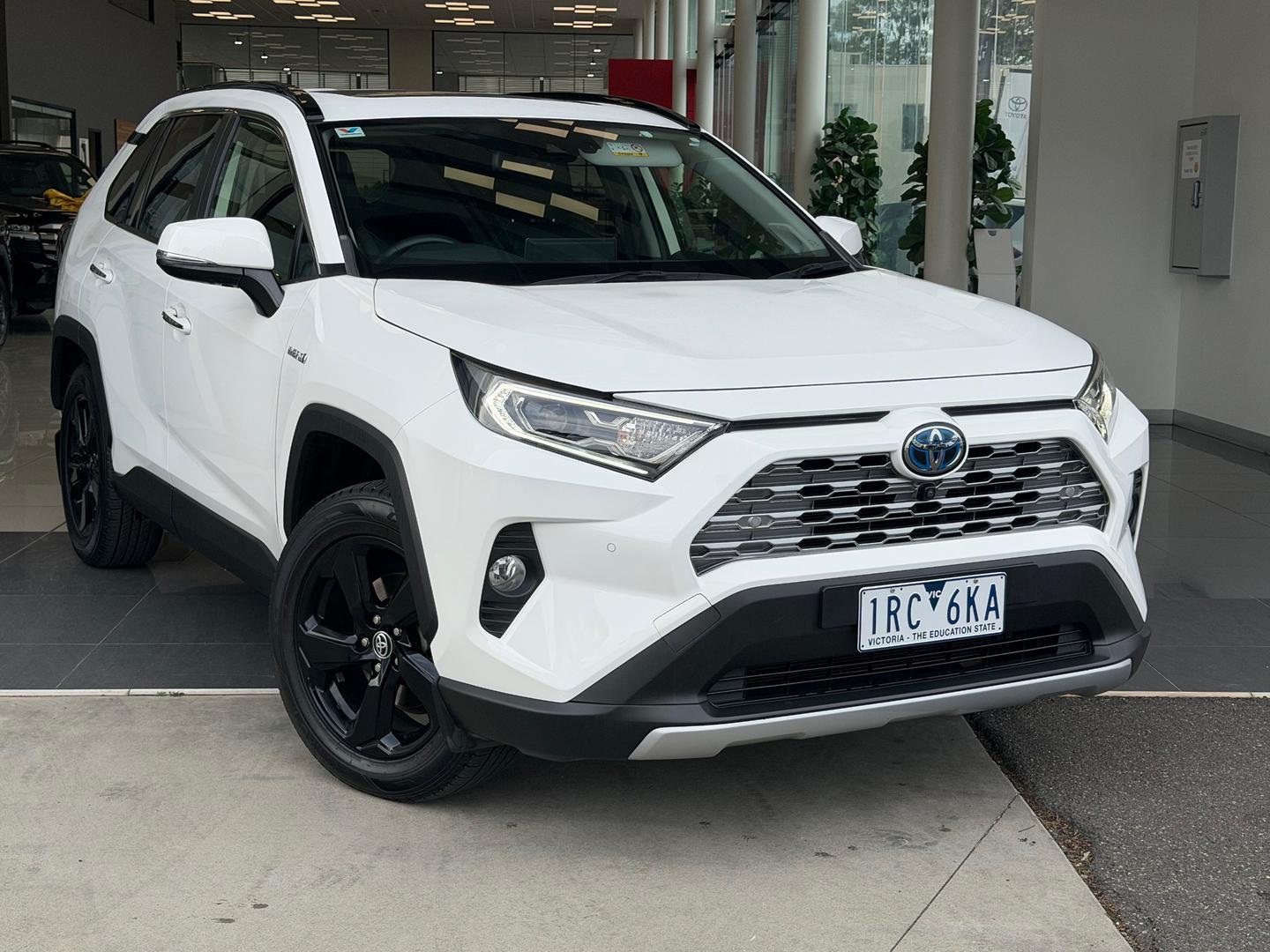 2019 Toyota RAV4 Cruiser 2WD in White