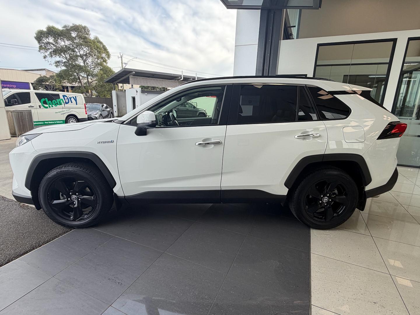2019 Toyota RAV4 Cruiser 2WD in White