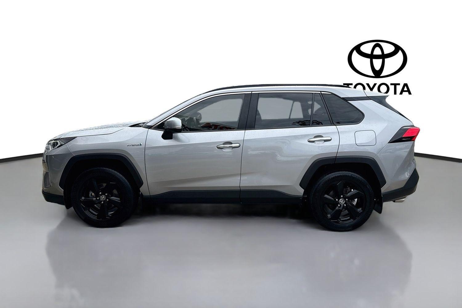2021 Toyota RAV4 Cruiser 2WD in Silver