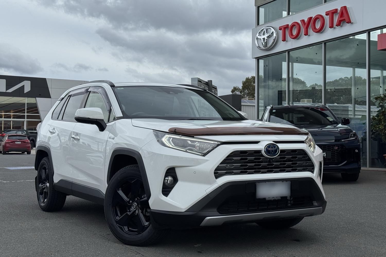 2021 Toyota RAV4 Cruiser 2WD in White