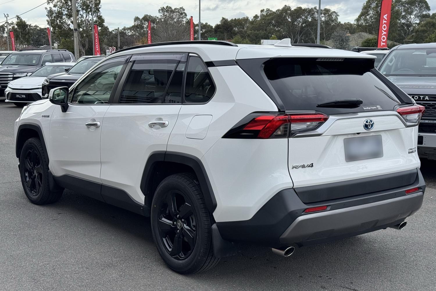 2021 Toyota RAV4 Cruiser 2WD in White