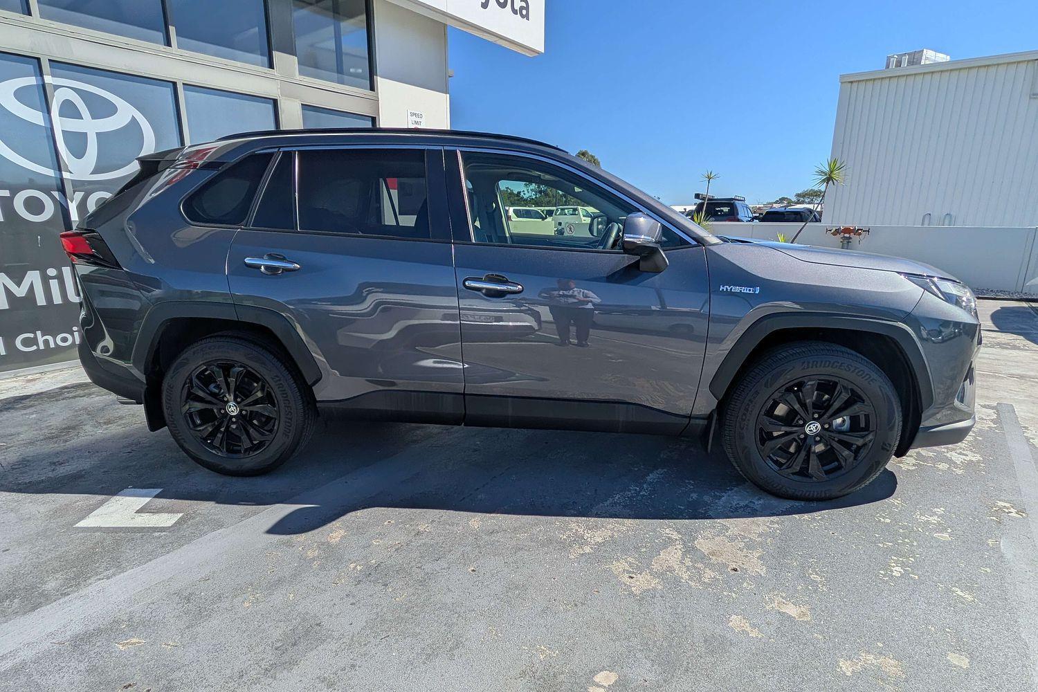 2022 Toyota RAV4 Cruiser 2WD in Silver