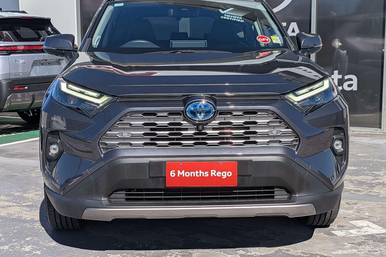 2022 Toyota RAV4 Cruiser 2WD in Silver