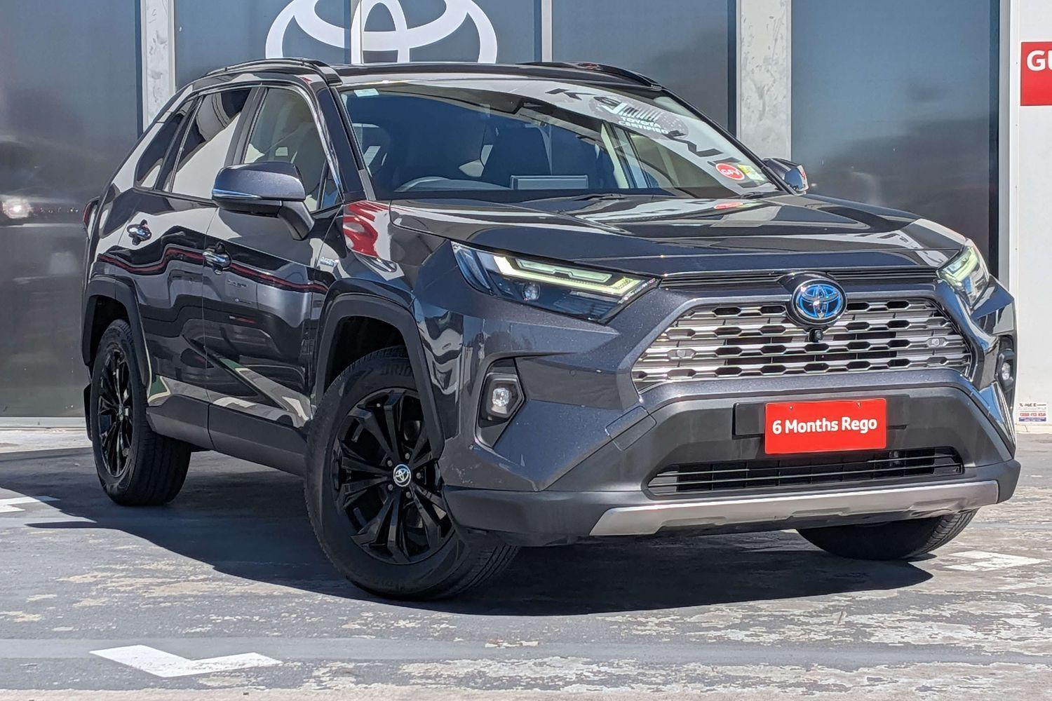 2022 Toyota RAV4 Cruiser 2WD in Silver