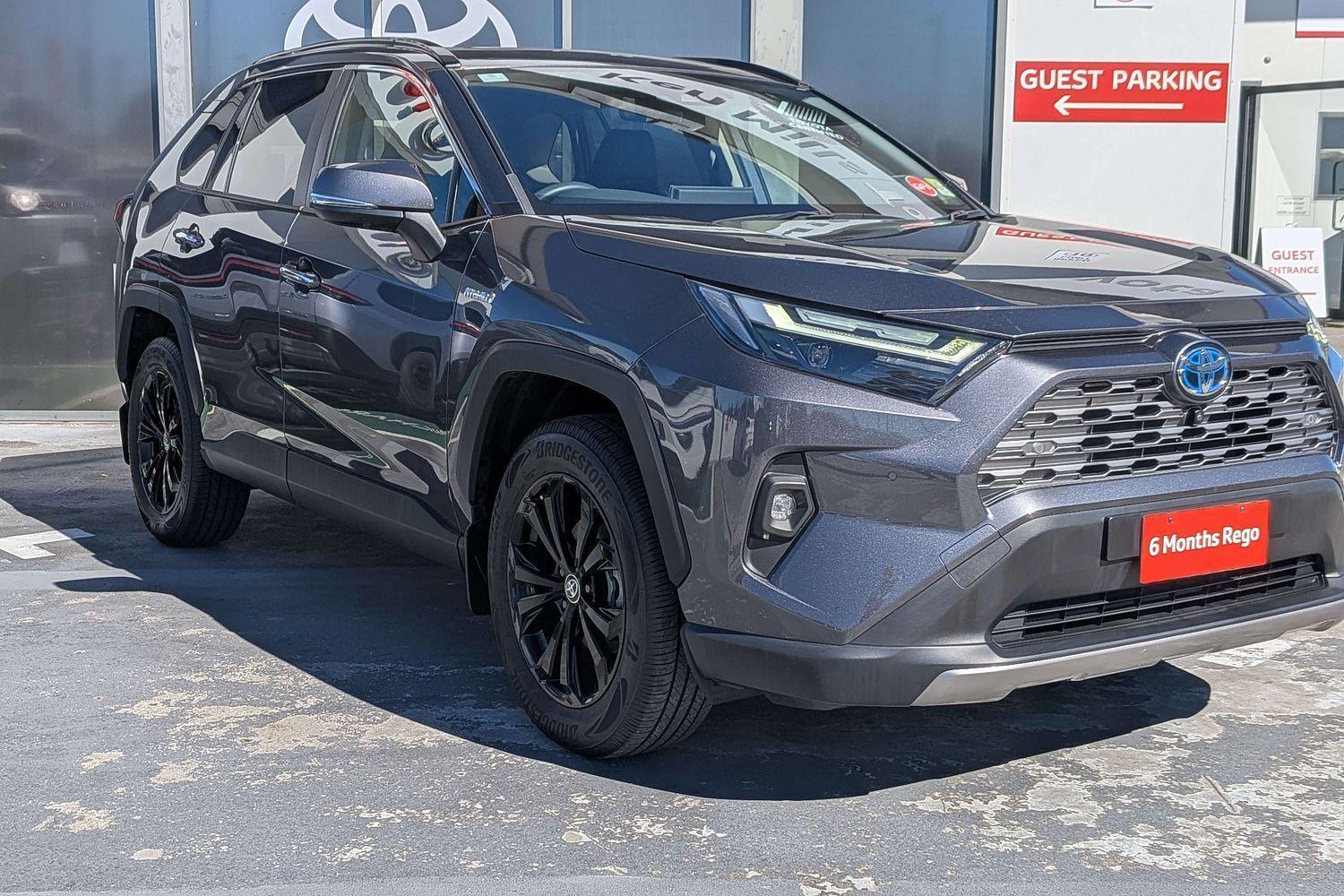 2022 Toyota RAV4 Cruiser 2WD in Silver