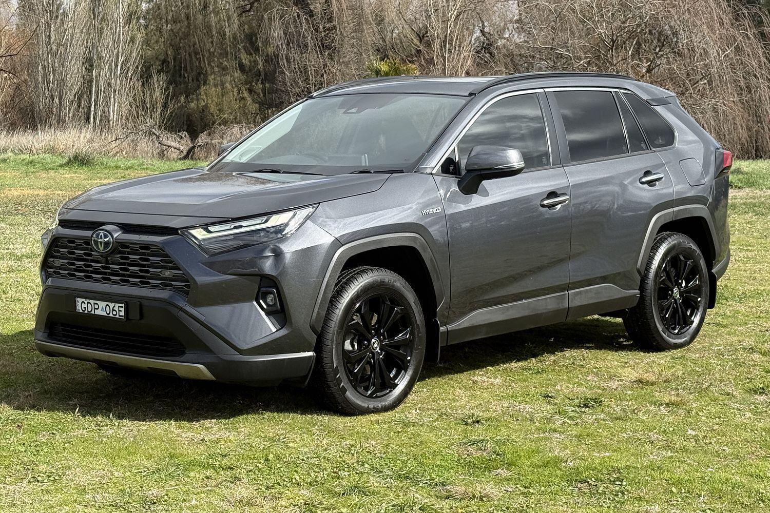 2022 Toyota RAV4 Cruiser 2WD in Silver
