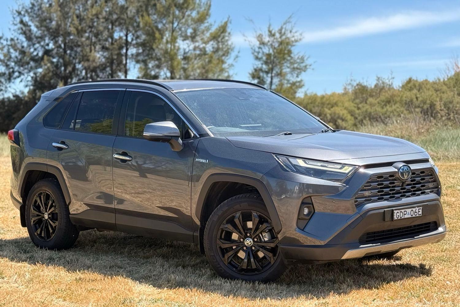 2022 Toyota RAV4 Cruiser 2WD in Silver