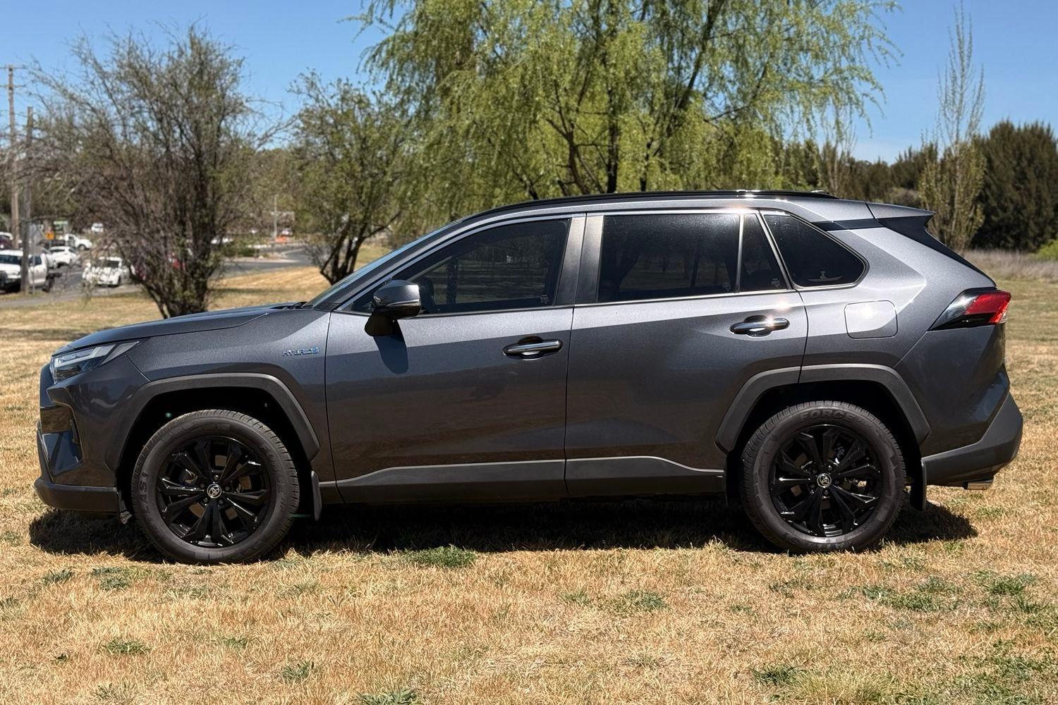 2022 Toyota RAV4 Cruiser 2WD in Silver