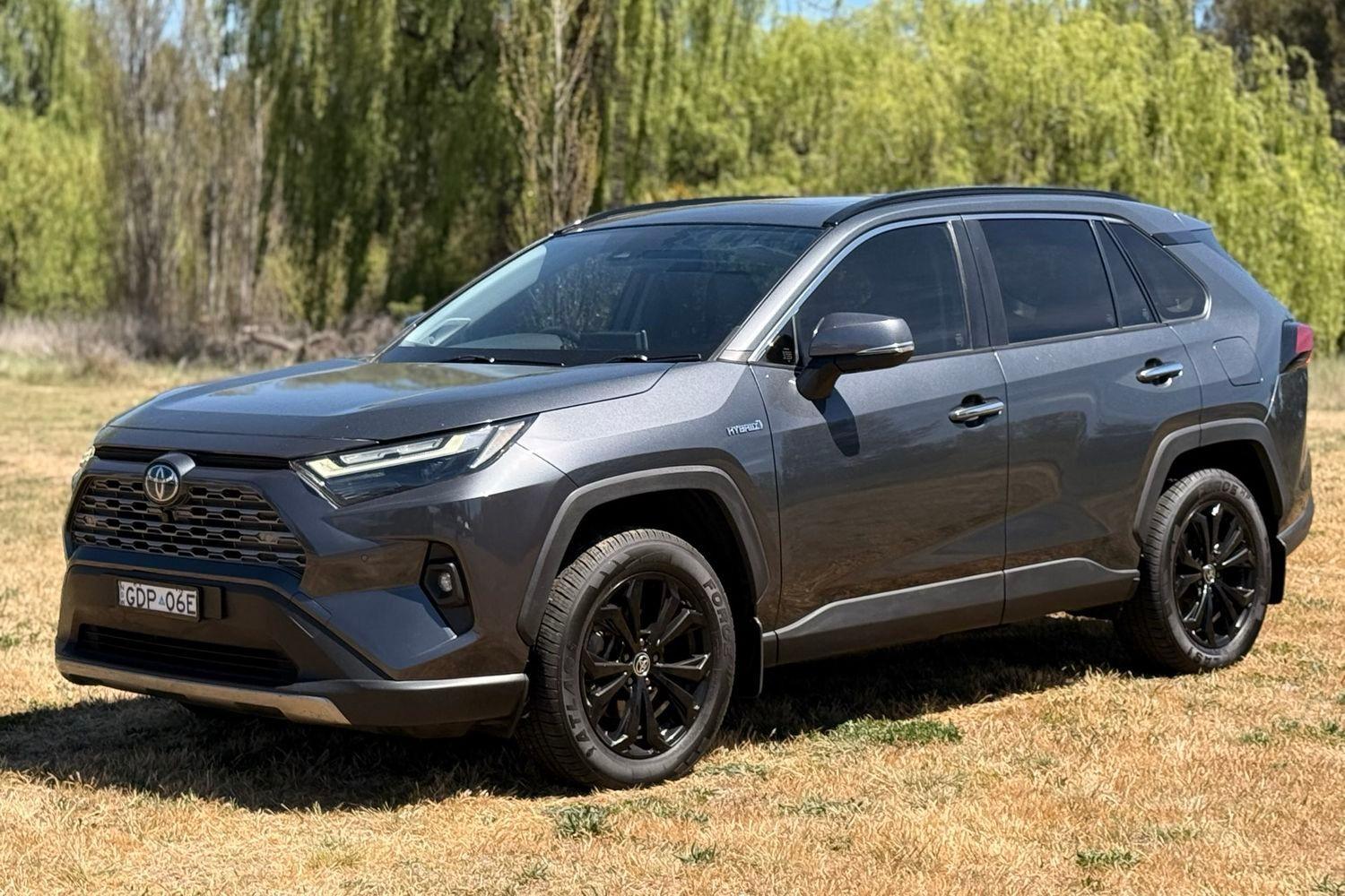 2022 Toyota RAV4 Cruiser 2WD in Silver