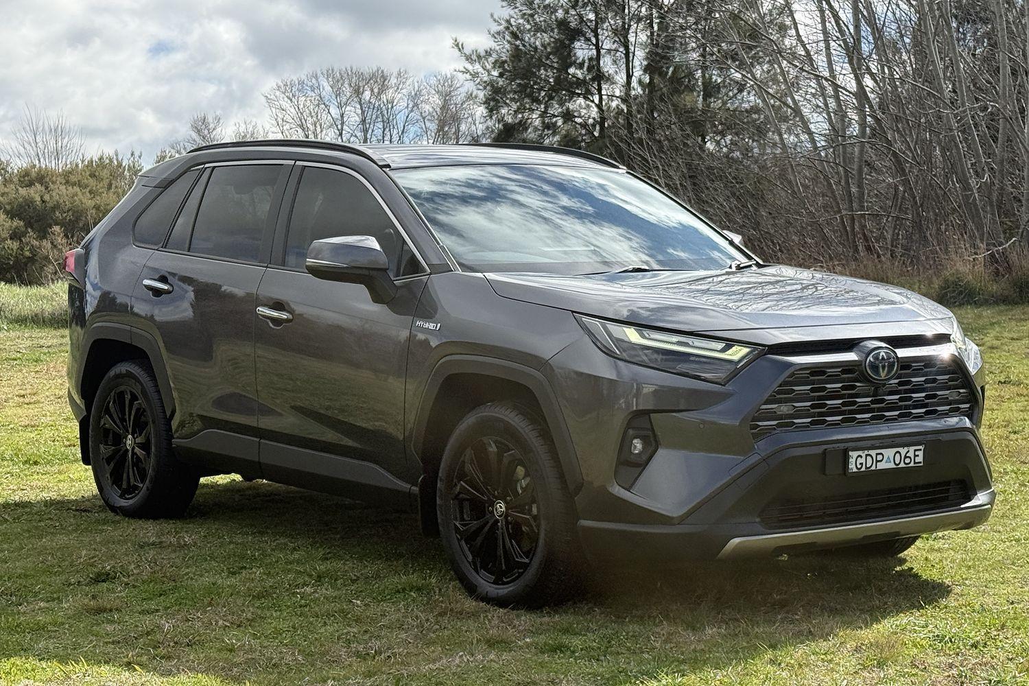 2022 Toyota RAV4 Cruiser 2WD in Silver