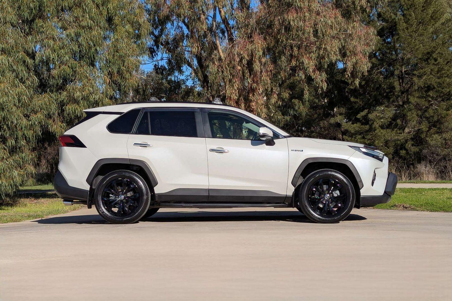 2022 Toyota RAV4 Cruiser in White