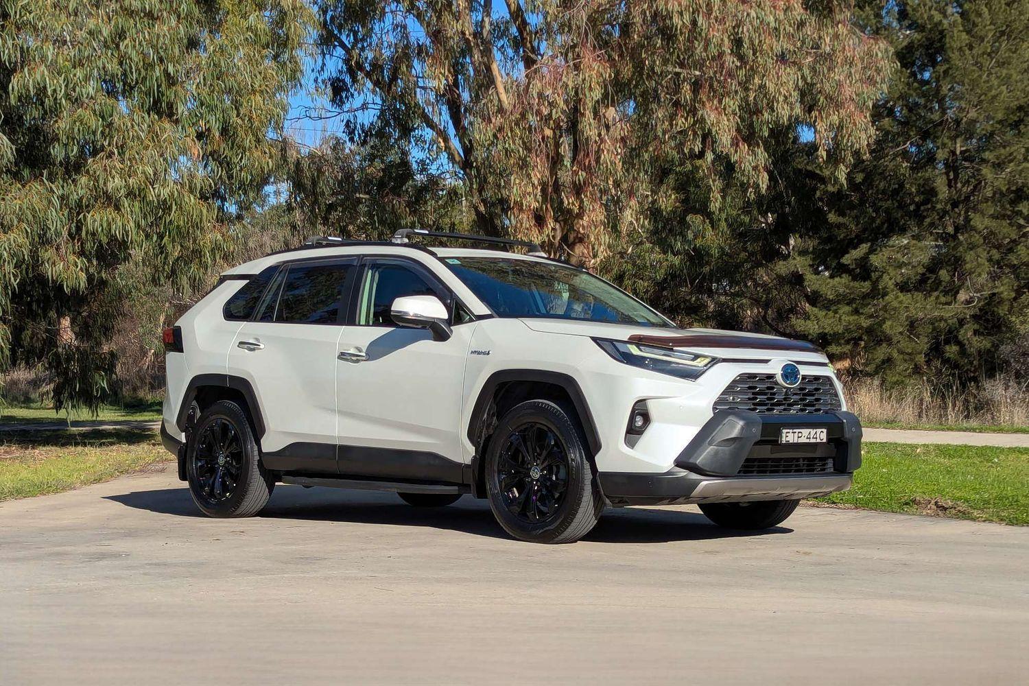 2022 Toyota RAV4 Cruiser in White