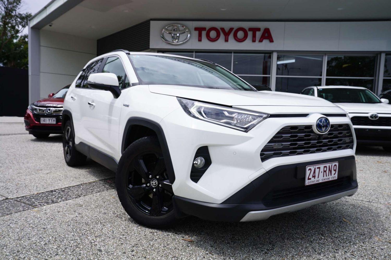 2021 Toyota RAV4 Cruiser 2WD in White