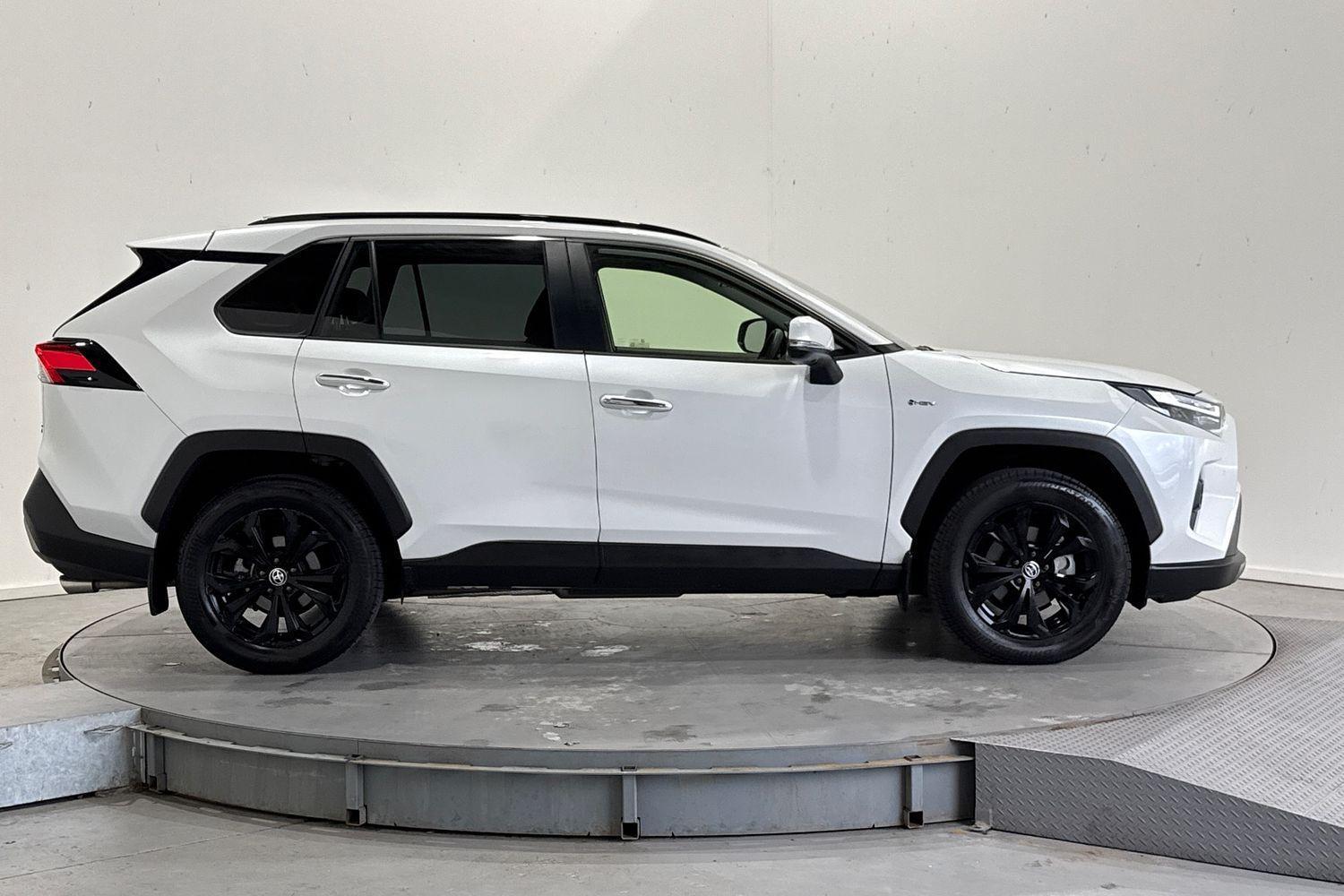 2025 Toyota RAV4 Cruiser in White