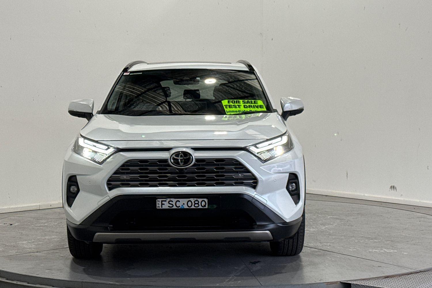2025 Toyota RAV4 Cruiser in White