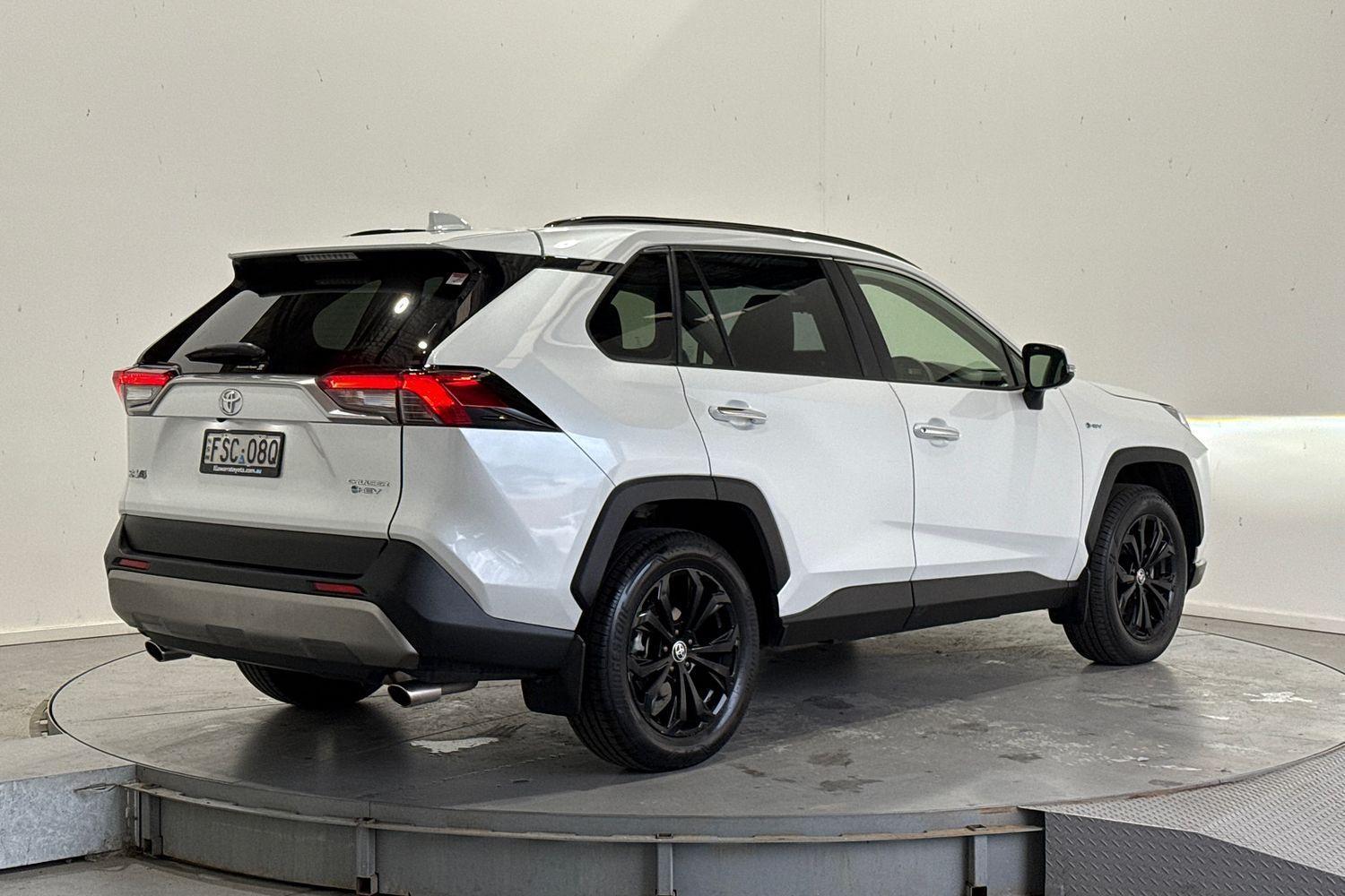 2025 Toyota RAV4 Cruiser in White