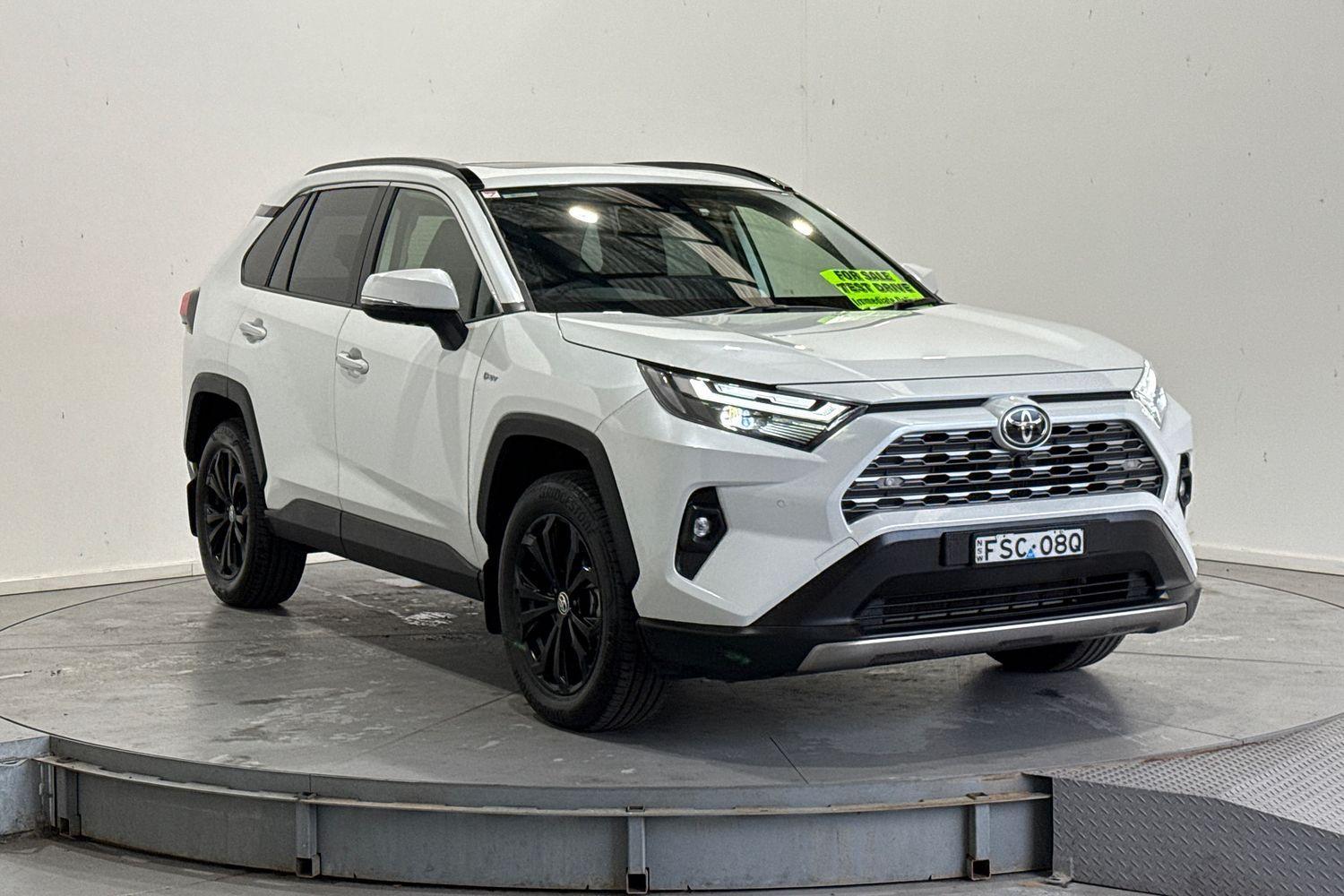 2025 Toyota RAV4 Cruiser in White