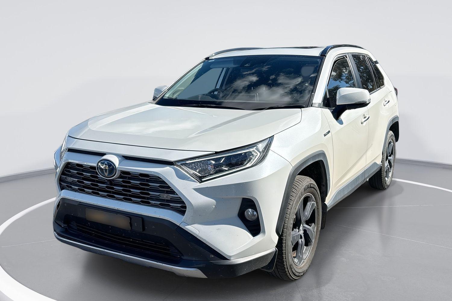 2021 Toyota RAV4 Cruiser 2WD in White